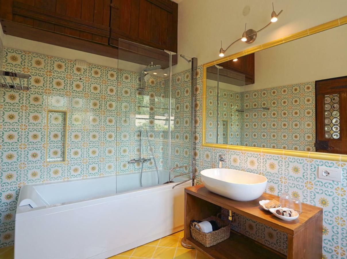 Relais Rantegosa - Holiday Home Chiavari Bagian luar foto